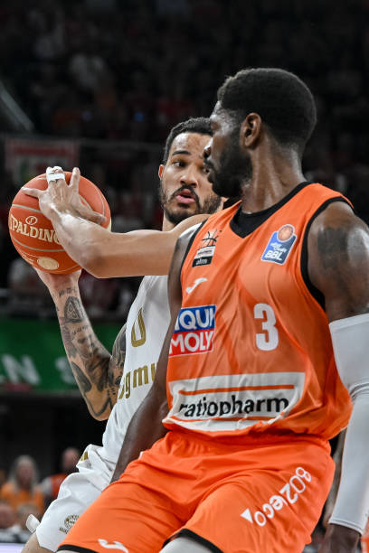 他在退役后 他在退役后